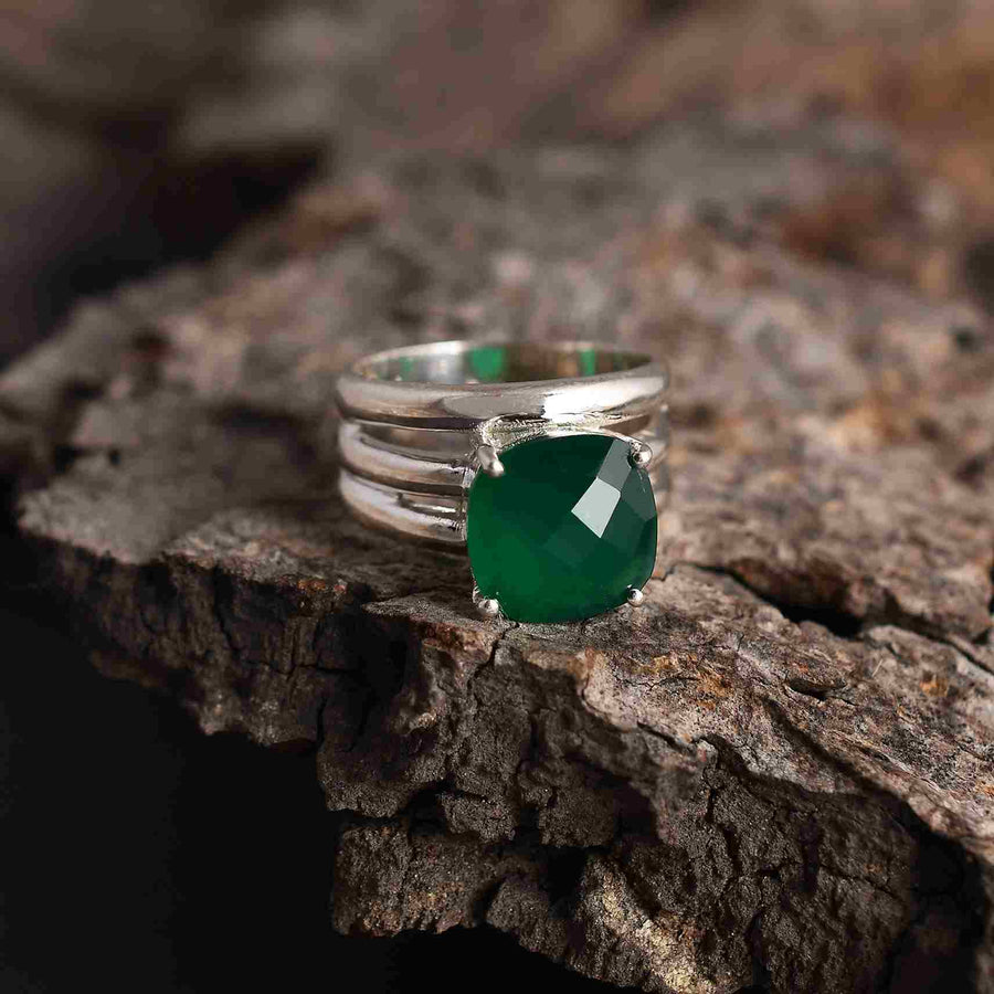 Female Fancy 925 Sterling Silver Emerald Stone Beautiful Girls Women Ring,  Weight: 4 Gram at Rs 600 in Jaipur
